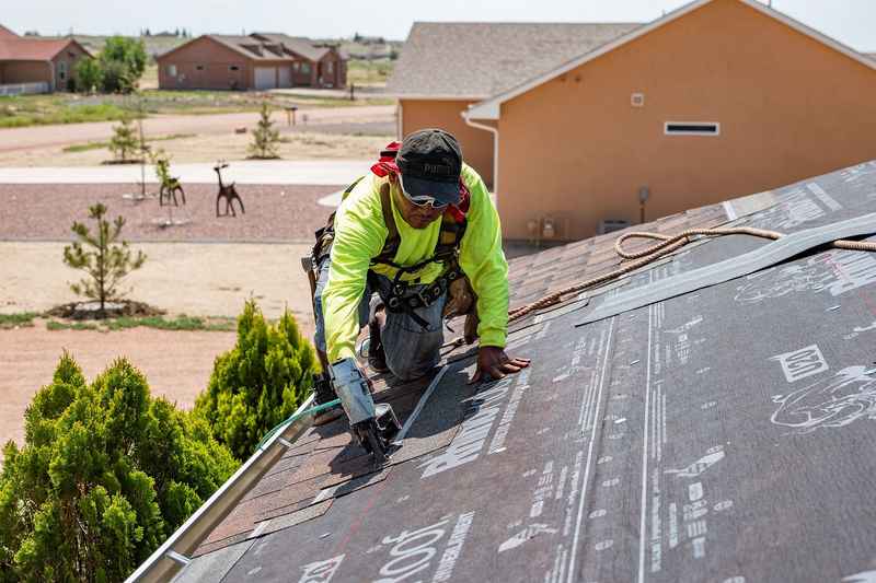 Do Roofers in Colorado Springs Need to be Licensed and Insured?